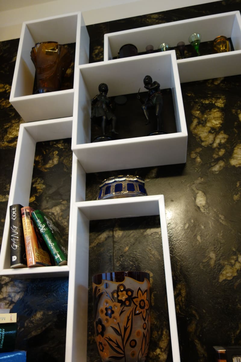 Police a podstavce - realizace 3